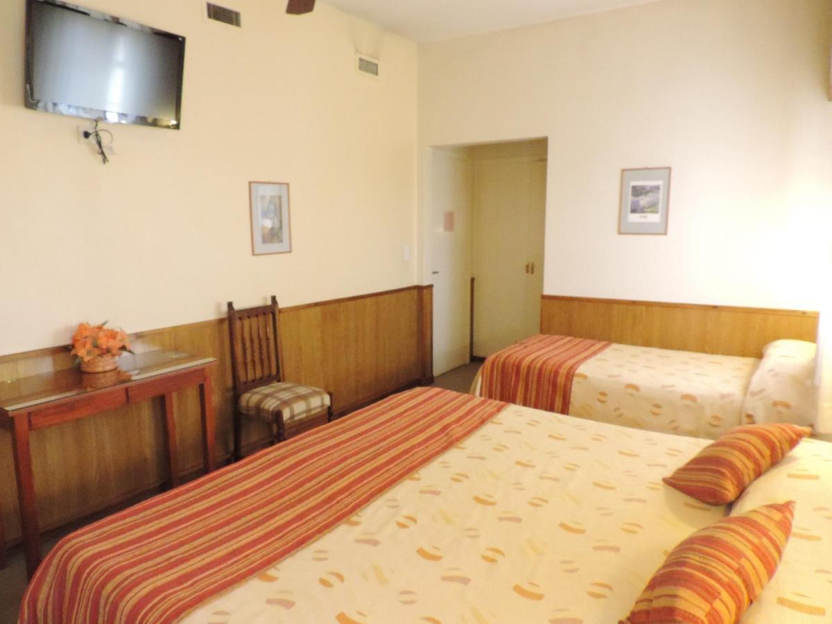 Hotel Galicia Trelew Kültér fotó